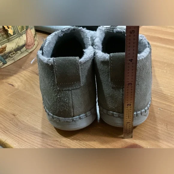 Sketchers: “on the go’’ women Gray Suede Slip-On bootie with faux fur size eight - Picture 6 of 6